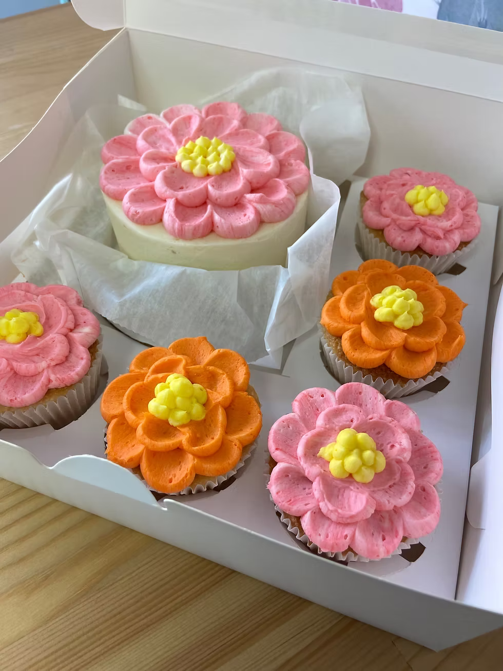 Mother's Day Mini Cake & Cupcakes